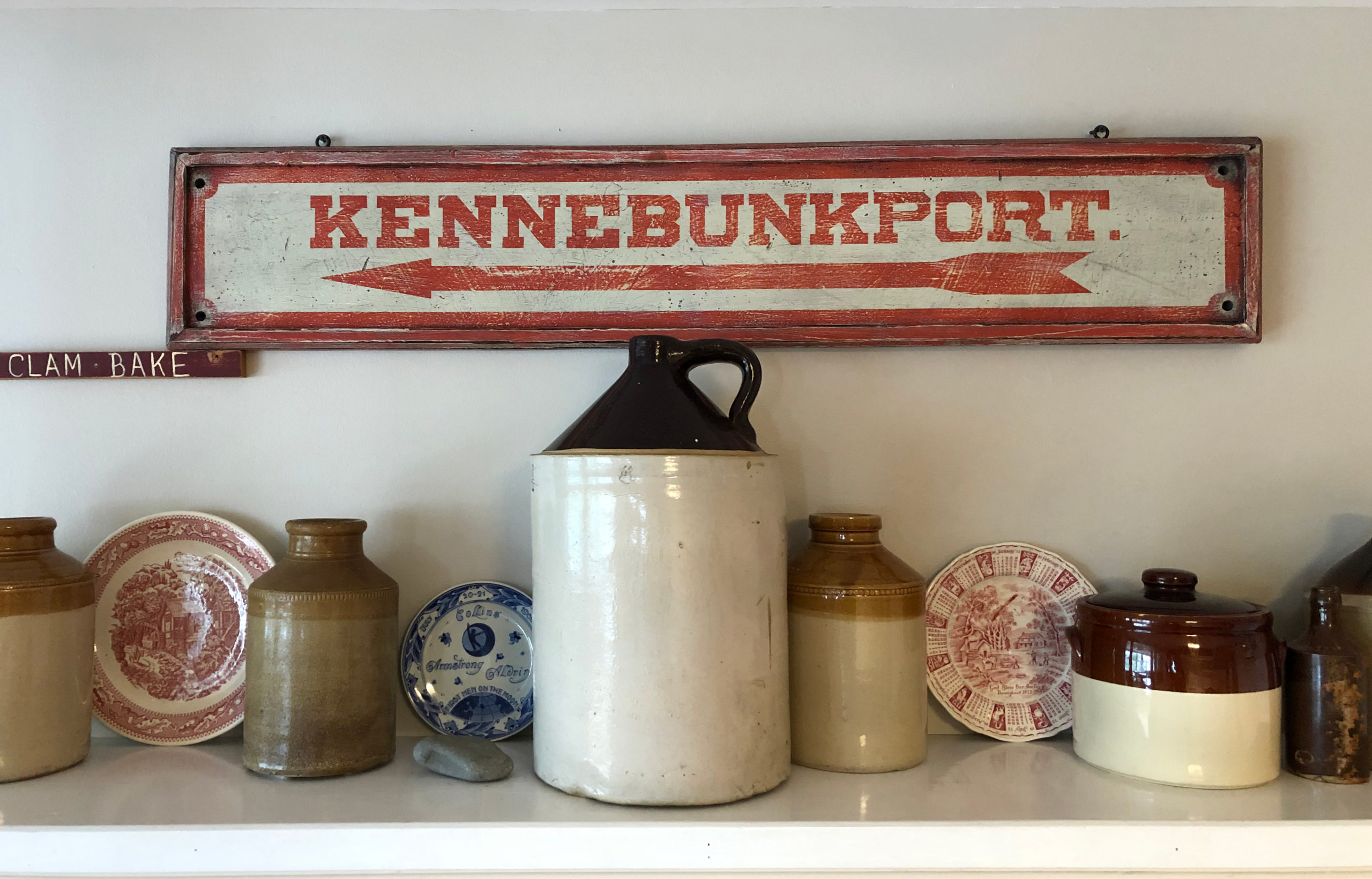 Kennebunkport signs and antique jugs
